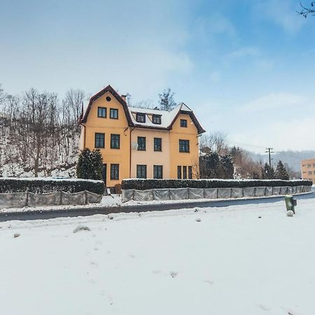Schupplerova Vila Hostejn ภายนอก รูปภาพ