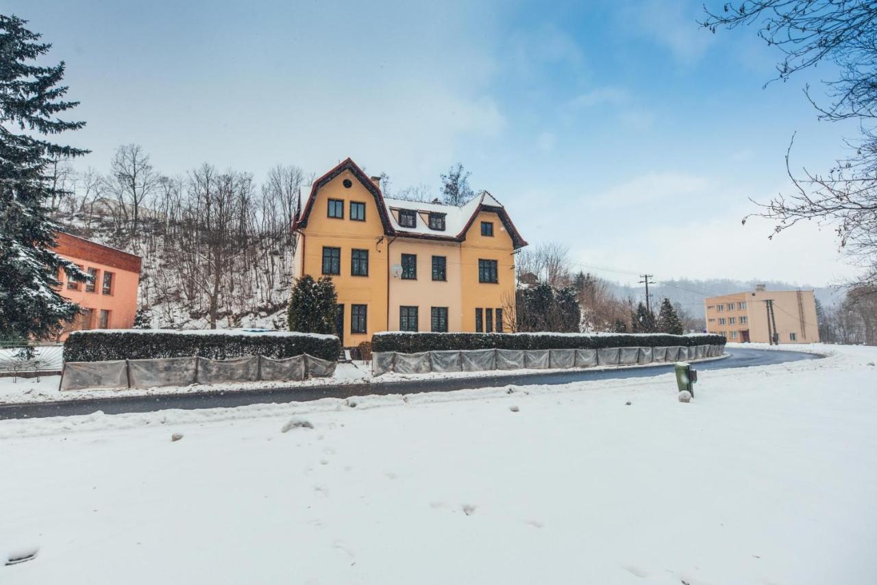 Schupplerova Vila Hostejn ภายนอก รูปภาพ