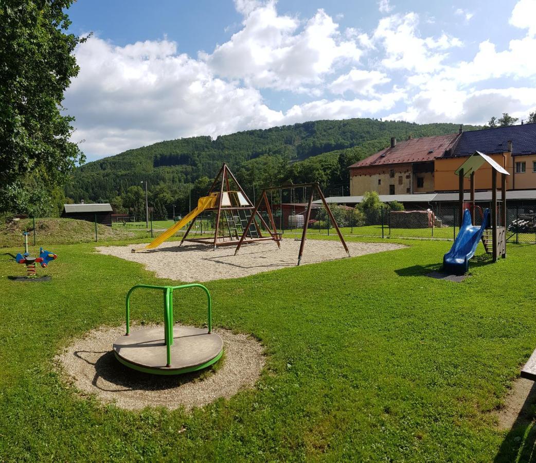 Schupplerova Vila Hostejn ภายนอก รูปภาพ
